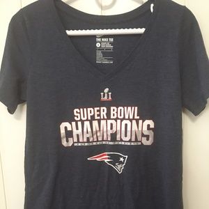 NE Patriots Super Bowl 51 V-neck NWOT